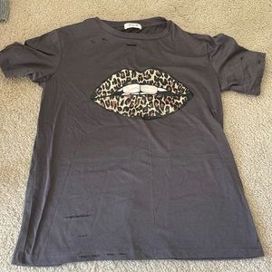 Blooming Jelly Grey Ripped Cheetah Lip T-Shirt (small)